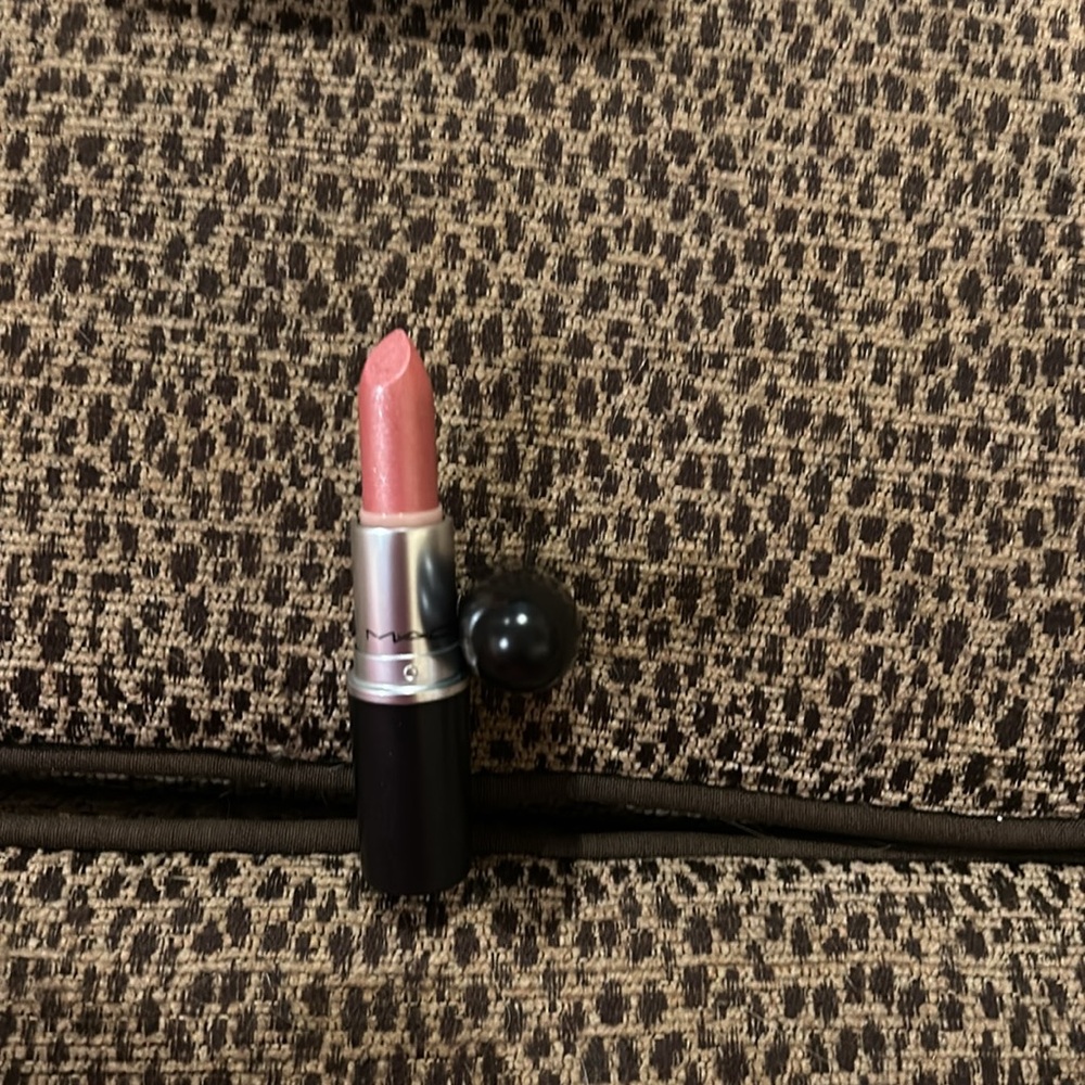 MAC Rose Dipped lipstick. Hard to find AMAZING Super rare a collectors dream HTF